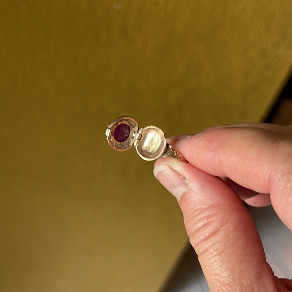 9Karat Gold, Opal & Ruby “secret compartment” Ring - Picture 5 of 5